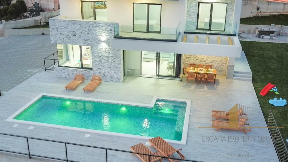 Elegant villa with panoramic sea view near Split!