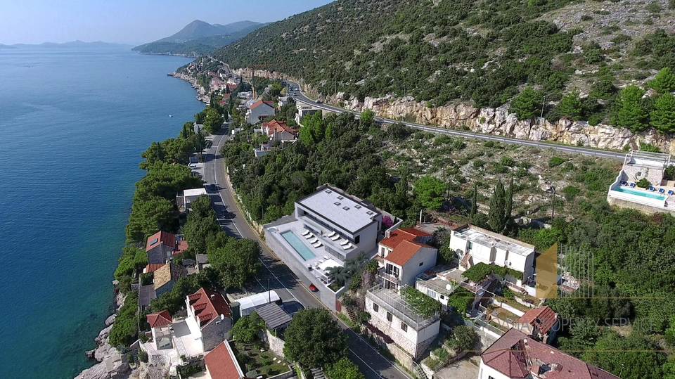 Zemljišče s projektom in gradbenim dovoljenjem za luksuzno vilo drugi vrsti ob morju – Dubrovnik!
