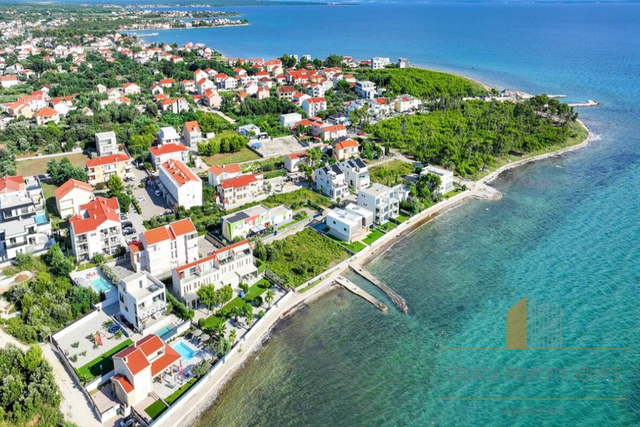 Attraktives Grundstück 90 m vom Meer entfernt - Privlaka, Zadar!