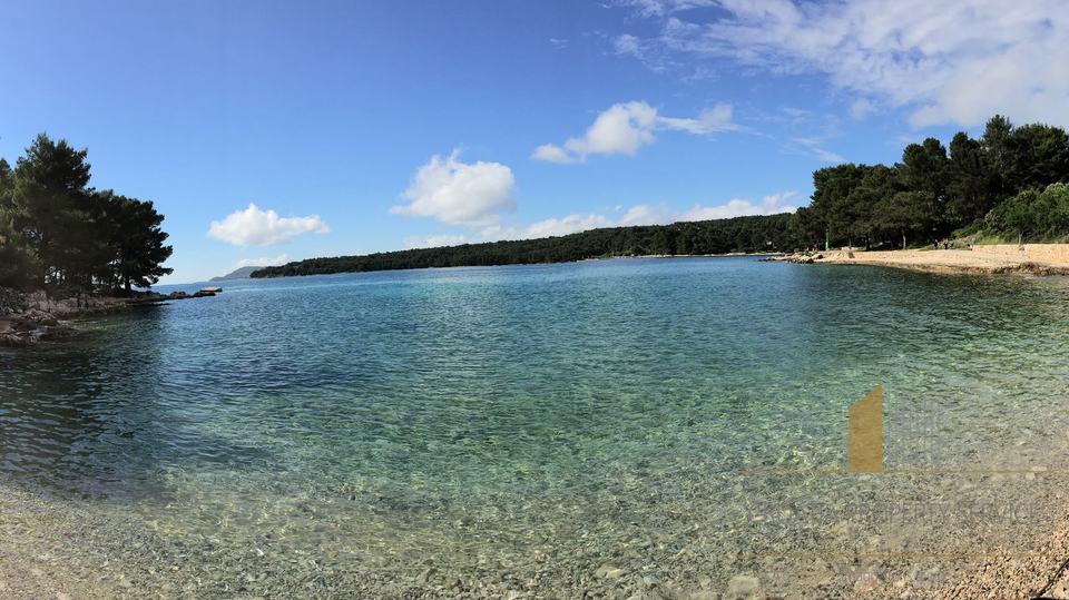 Predivna obnovljena kamena kuća samo 15 m od mora u centru Starog Grada – otok Hvar!