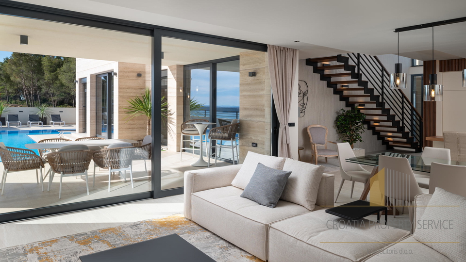 Elegante Villa mit Panoramablick auf das Meer in der Nähe von Zadar!
