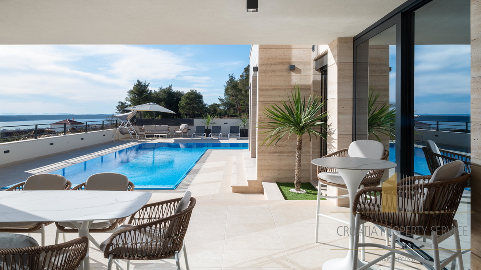 Elegante Villa mit Panoramablick auf das Meer in der Nähe von Zadar!