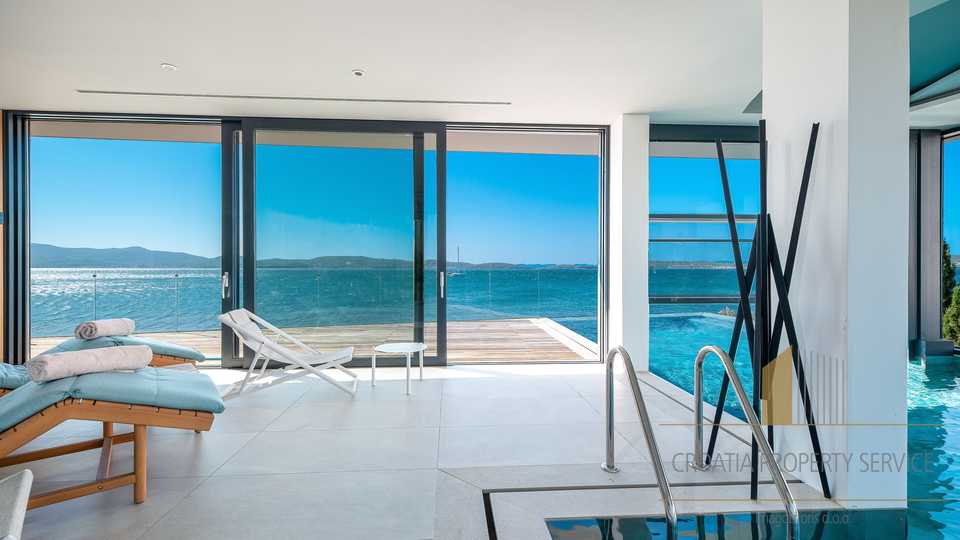 Elegantna luksuzna vila ob plaži v bližini Zadra!