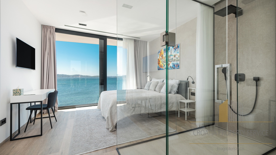 Elegantna luksuzna vila ob plaži v bližini Zadra!