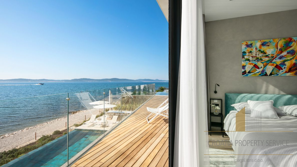 Elegantna luksuzna vila ob plaži v bližini Zadra!