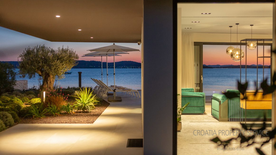 Elegantna luksuzna vila ob plaži v bližini Zadra!
