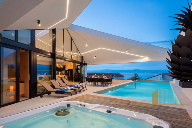 Villa di lusso con vista da sogno, a soli 100 m dal mare sull'isola di Brač!