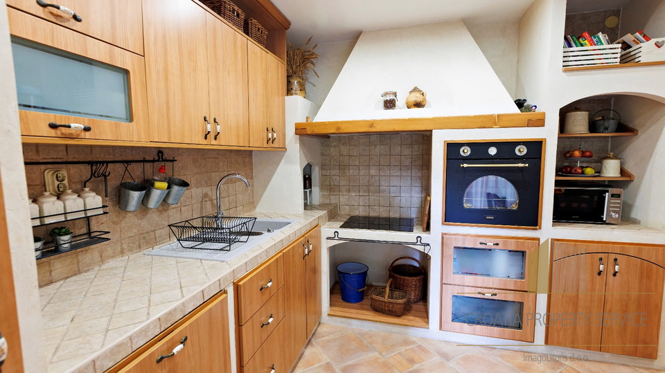 Appartamento spazioso con ampio cortile in ottima posizione a Spalato!