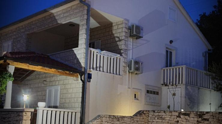 Charming apartment in Postira on the island of Bra&ccaron; &ndash; only 120 m from the sea&excl;