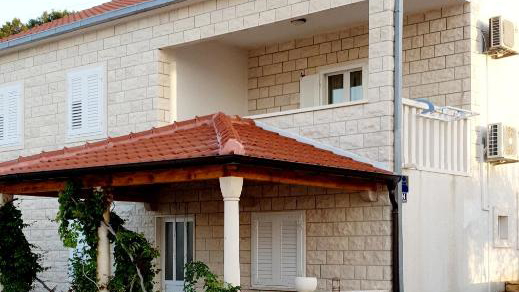 Charming apartment in Postira on the island of Bra&ccaron; &ndash; only 120 m from the sea&excl;