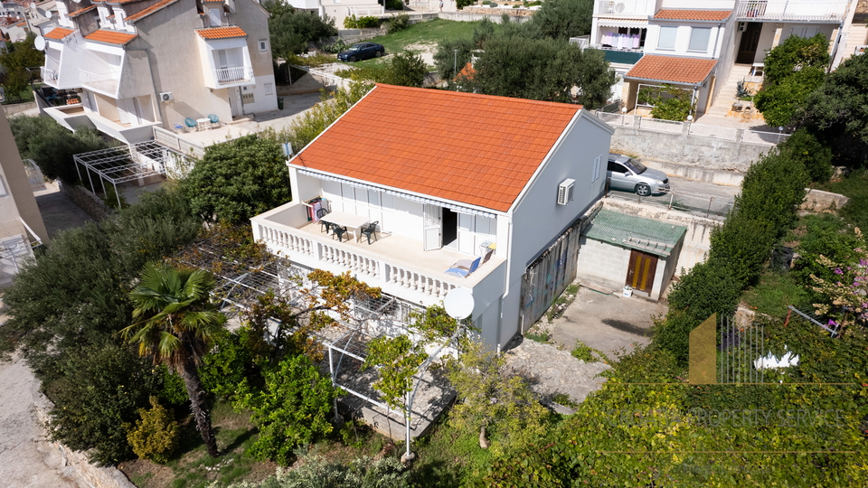 A wonderful house with great potential, just 100 m from the sea on the island of Čiovo! Exclusive!