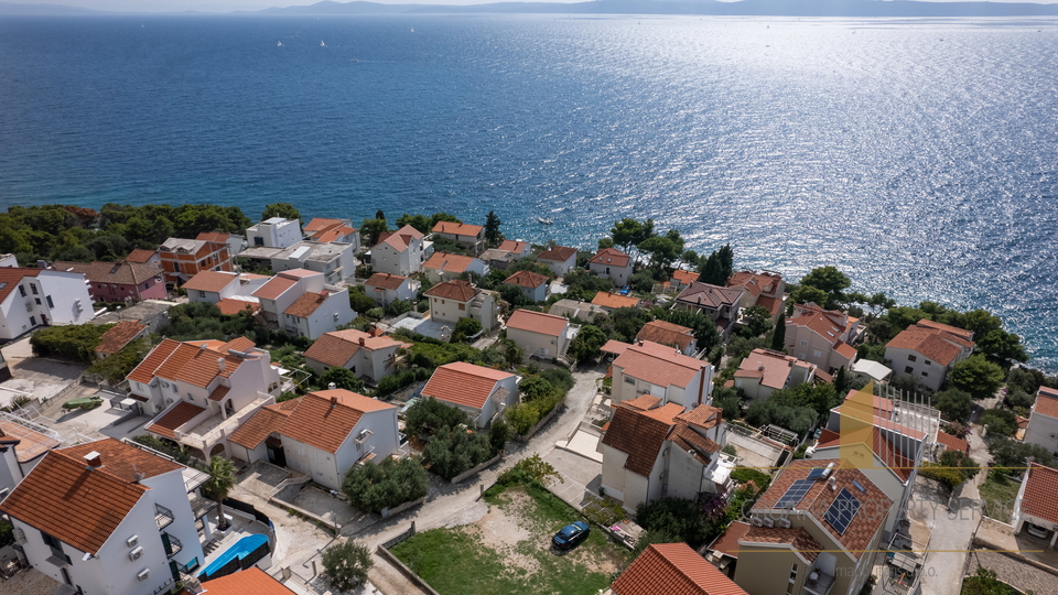 A wonderful house with great potential, just 100 m from the sea on the island of Čiovo! Exclusive!