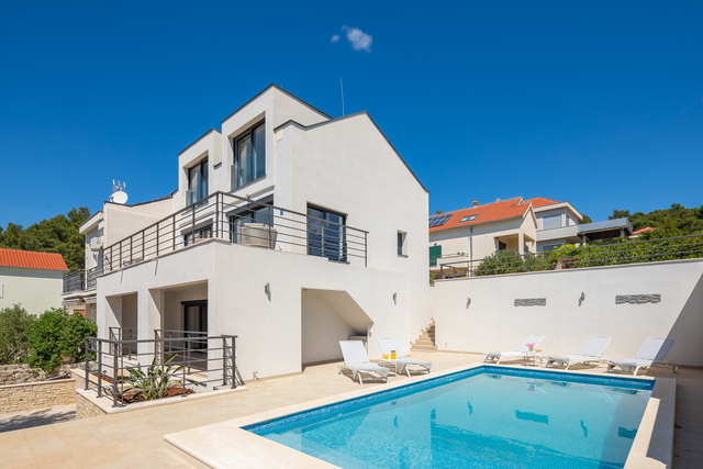 Exclusive villa with a pool on Brač – just steps from the crystal-clear sea!