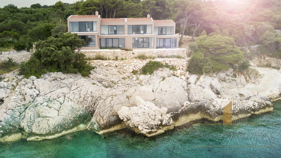 Two luxury villas in an exclusive location by the sea on the island of Koločep near Dubrovnik!