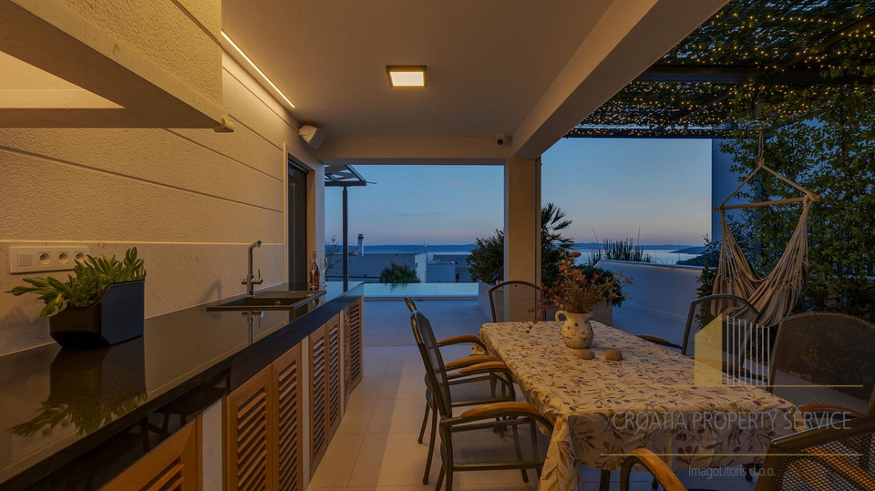 Neue Luxusvilla mit offenem Meerblick in Makarska!