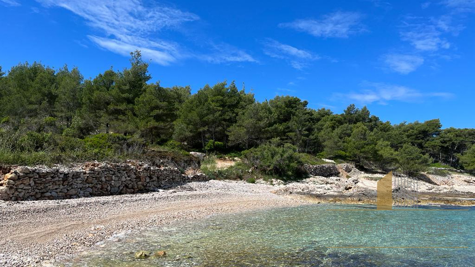 Perfect Investment: T2 building land in Sutivan, 100 m from the beach!