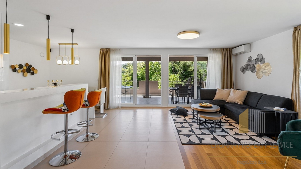 A beautiful villa with a pool in the hinterland of Omiš!