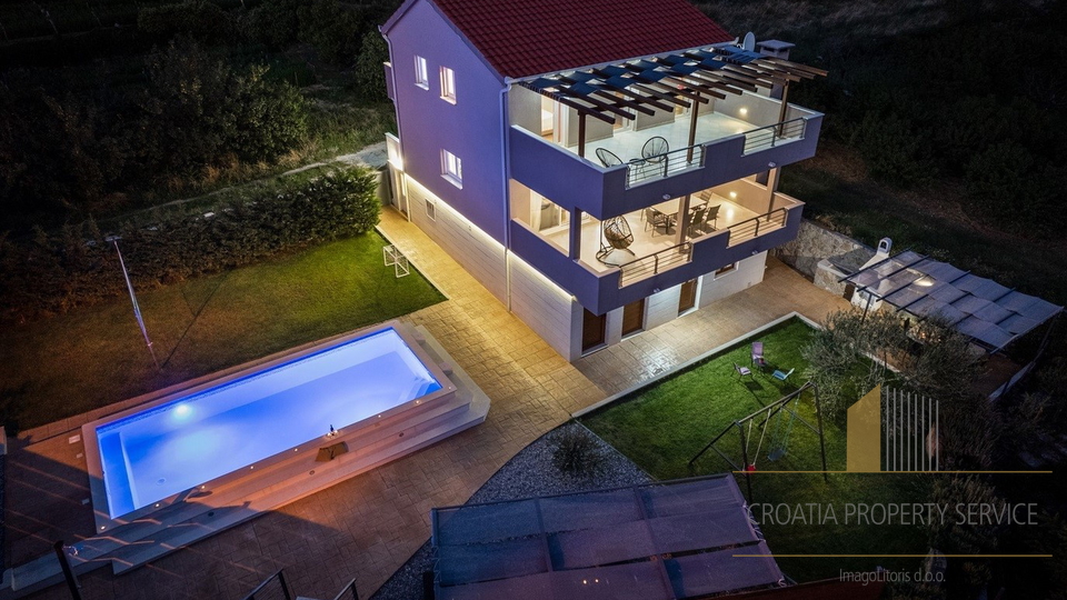 A beautiful villa with a pool in the hinterland of Omiš!