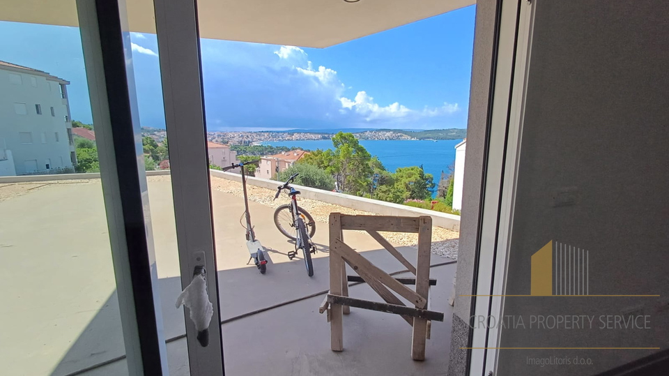 One-bedroom apartment with a garden in a new building with a sea view on the island of Čiovo!