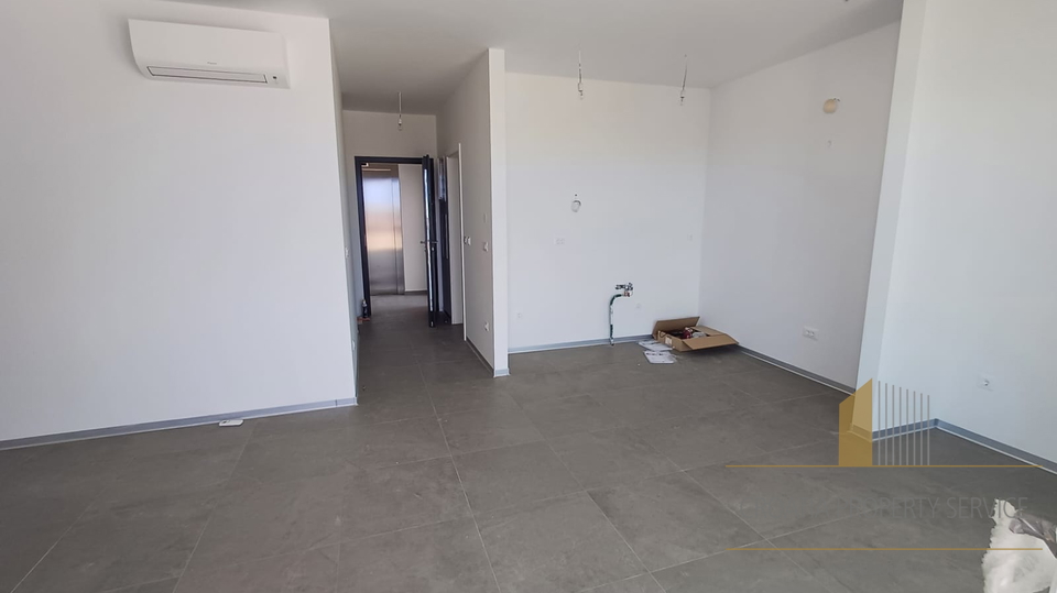 One-bedroom apartment with a garden in a new building with a sea view on the island of Čiovo!