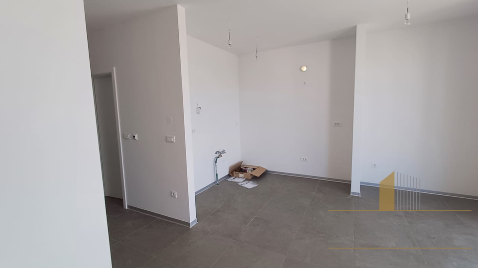 One-bedroom apartment with a garden in a new building with a sea view on the island of Čiovo!