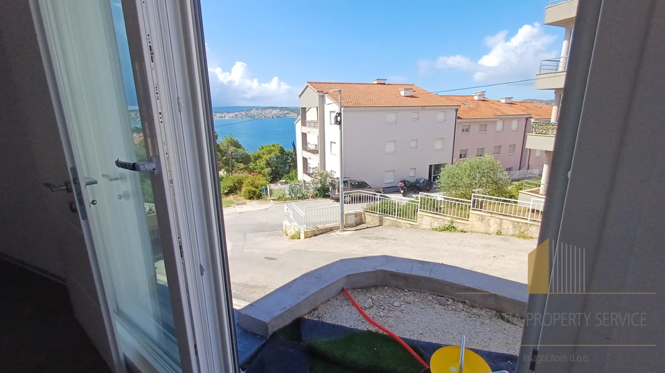 One-bedroom apartment with a garden in a new building with a sea view on the island of Čiovo!