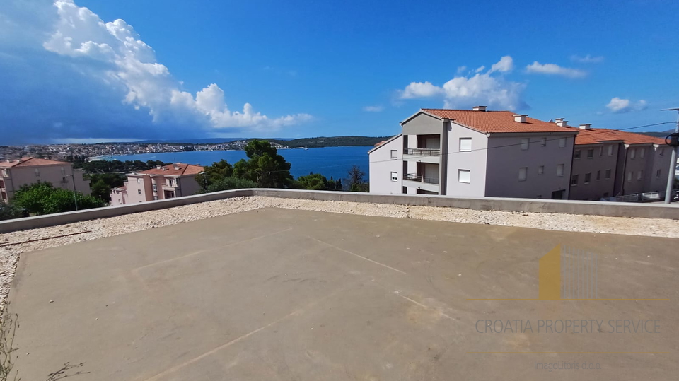One-bedroom apartment with a garden in a new building with a sea view on the island of Čiovo!