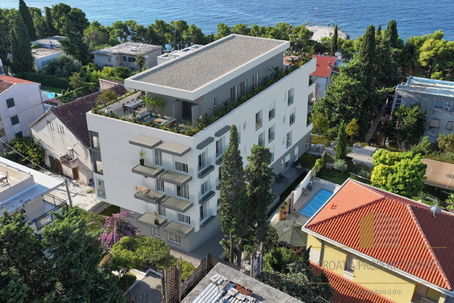 Luksuzno stanovanje z razgledom na morje v elitni četrti, 100 m od plaže – Split!