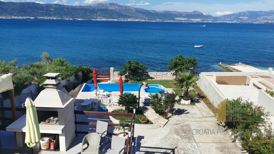 A beautiful house in an exclusive location next to the beach on the island of Čiovo!