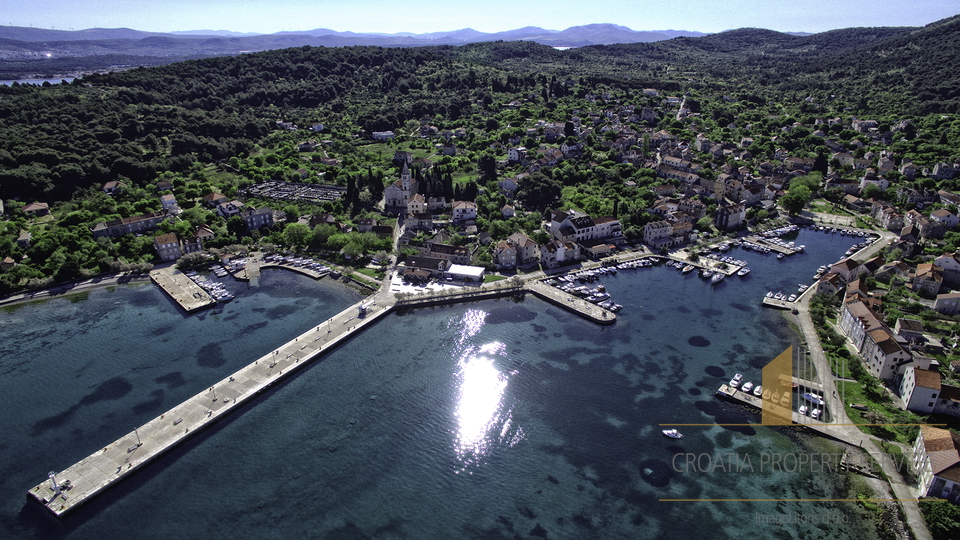 Čudovita kamnita vila 40 m od plaže na otoku Zlarin!