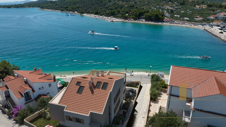 Luxury apartment with a garden, front row to the sea, on the island of Murter!