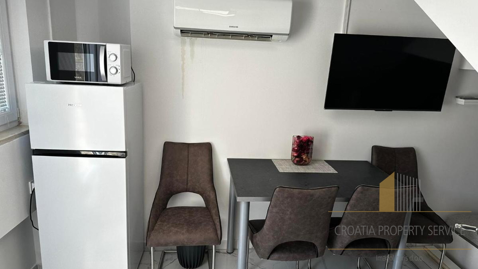 Predivna apartmanska vila na s pogledom na more na otoku Čiovu!