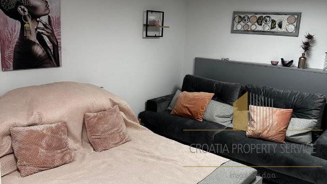 Predivna apartmanska vila na s pogledom na more na otoku Čiovu!