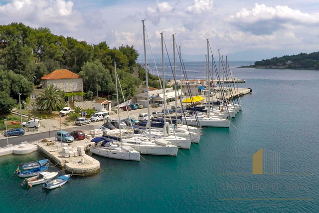 Building plot 80 m from the sea on the island of Šolta!