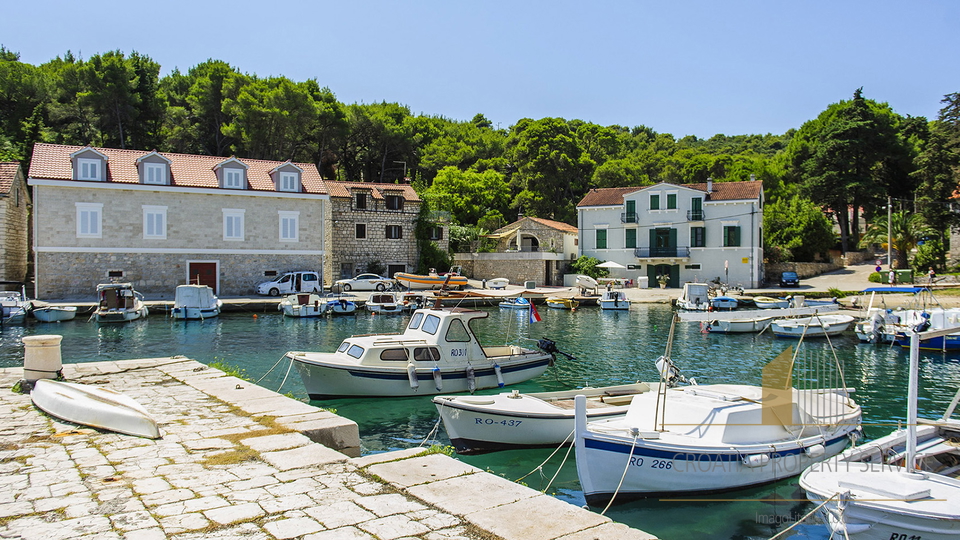 Building plot 80 m from the sea on the island of Šolta!