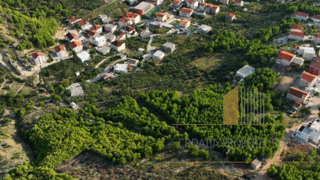 Building plot with an open view of the sea on the Omiš Riviera!