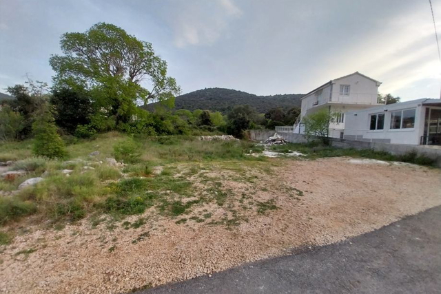 Building land only 250 meters from the sea in the beautiful Vinišće!