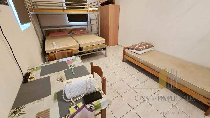 Apartment house with a rooftop terrace in the heart of Makarska - an ideal investment in tourism!