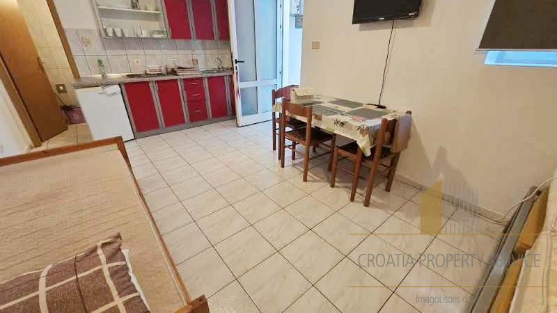 Apartment house with a rooftop terrace in the heart of Makarska - an ideal investment in tourism!
