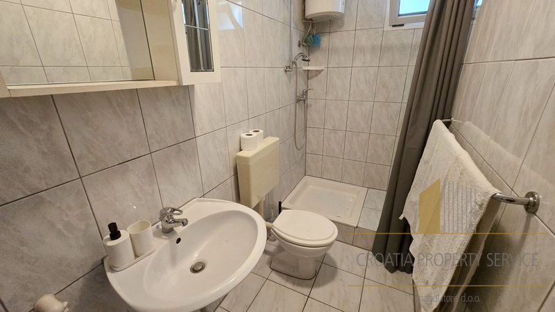 Apartment house with a rooftop terrace in the heart of Makarska - an ideal investment in tourism!