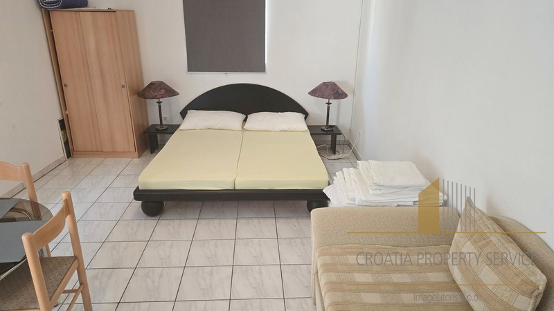 Apartment house with a rooftop terrace in the heart of Makarska - an ideal investment in tourism!
