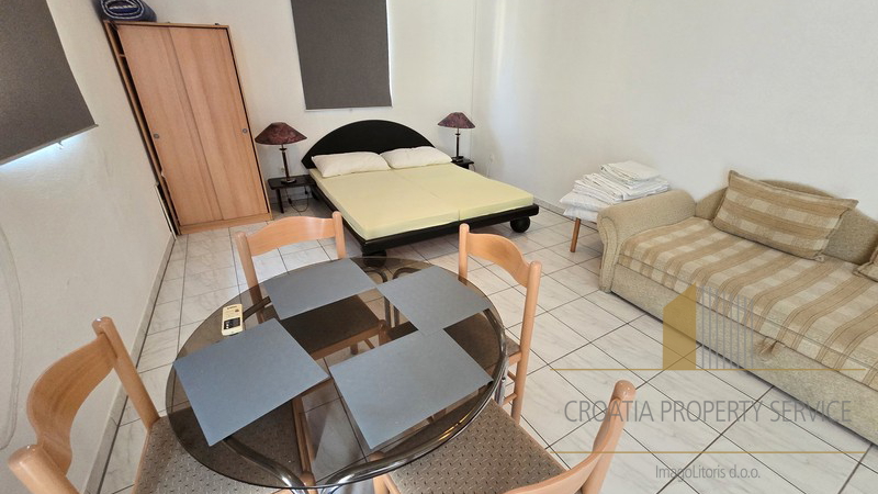 Apartment house with a rooftop terrace in the heart of Makarska - an ideal investment in tourism!