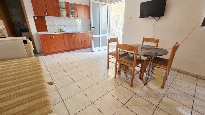 Apartment house with a rooftop terrace in the heart of Makarska - an ideal investment in tourism!