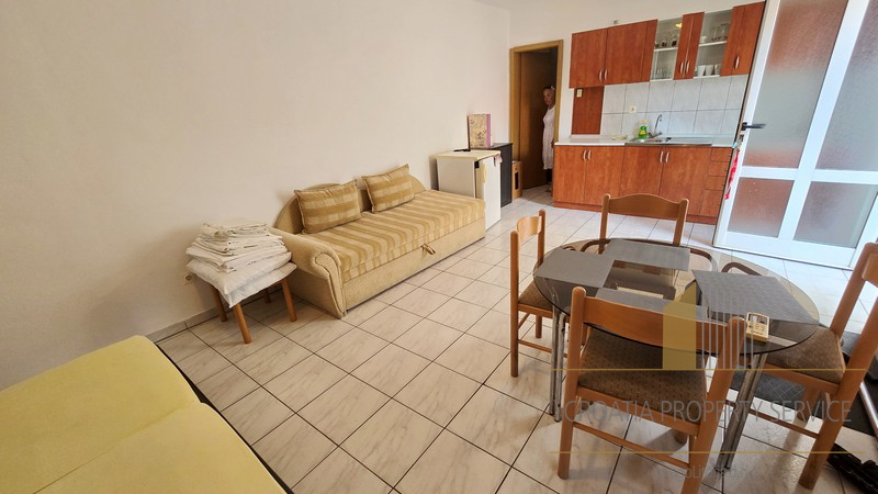 Apartment house with a rooftop terrace in the heart of Makarska - an ideal investment in tourism!
