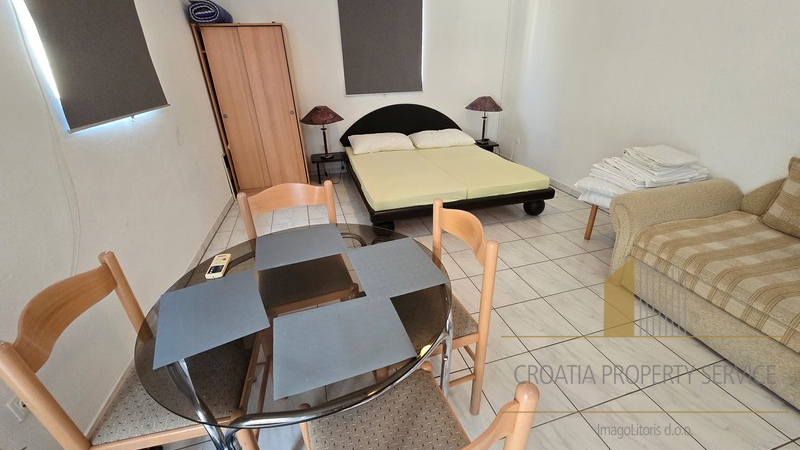 Apartment house with a rooftop terrace in the heart of Makarska - an ideal investment in tourism!