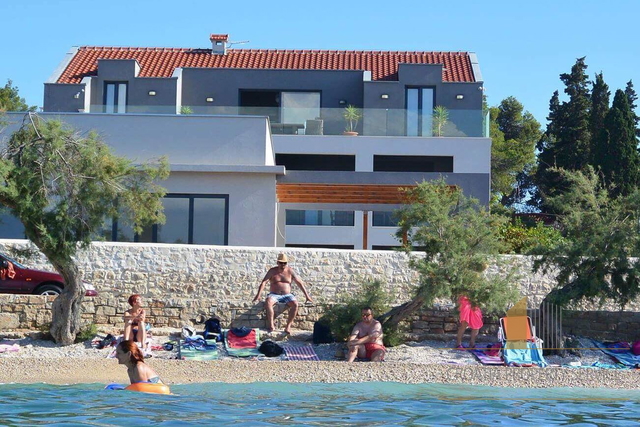 Due ville di lusso con piscina in prima fila sulla spiaggia sull'isola di Brač!
