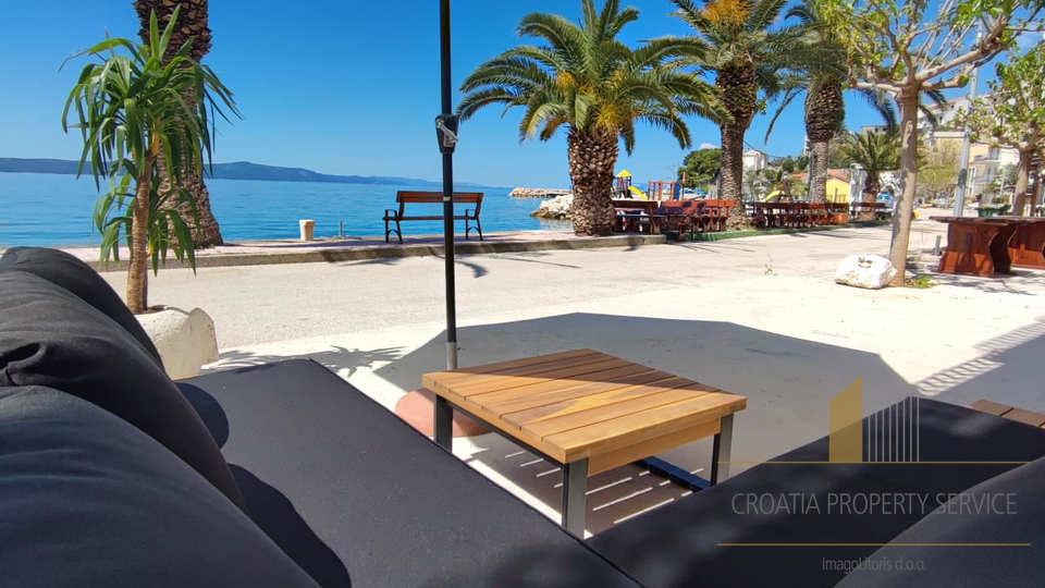 Occasione unica: Casa in pietra in prima fila sul mare a Živogošće!