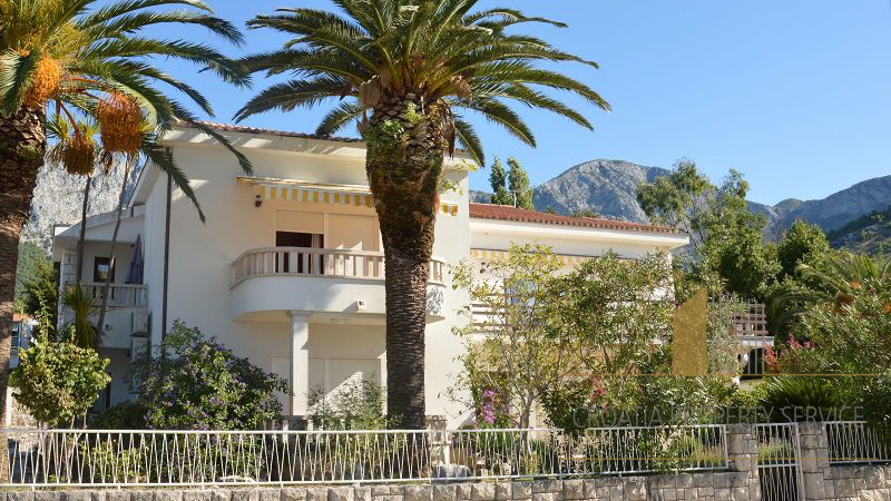 Bellissima casa in prima fila sul mare a Zaostrog, Riviera di Makarska!