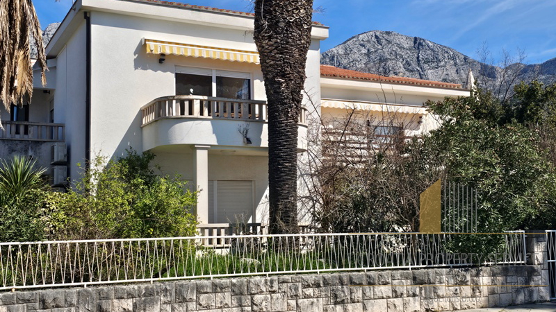 Bellissima casa in prima fila sul mare a Zaostrog, Riviera di Makarska!