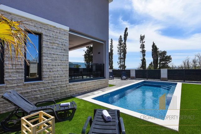 Luxusvilla mit Pool, 2. Reihe zum Meer - Privlaka!